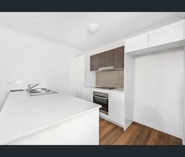 Modern Three Bedroom Unit - Photo 4