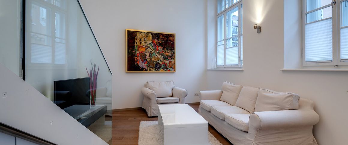 Exclusive gallery apartment for rent in Maxvorstadt - Photo 1