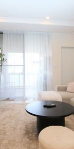 Modern One Bedroom Apartment - Photo 3