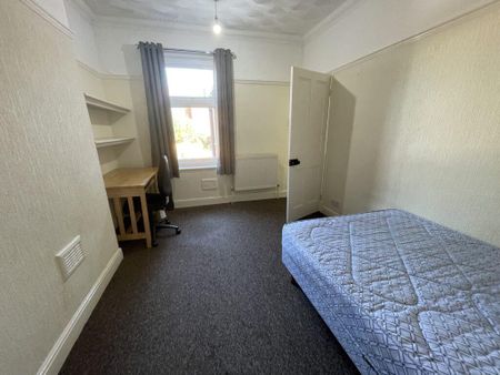 3 bedroom terraced house to rent - Photo 5