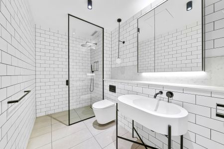 Designer Apartment with Parking in the Heart of Bondi Junction - Photo 5