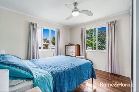 Surely to Impress in a highly sought-after pocket of Wynnum West, - Photo 5