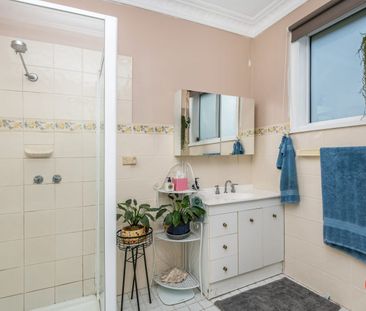 Neat family home! - Photo 6