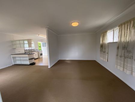 Scarborough Home East of Oxley - Close to Beach - 6 Month Lease - Photo 3