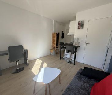 Location Appartement 1 pièce Meublé 15m² PIERRE BENITE 69310 - Photo 2