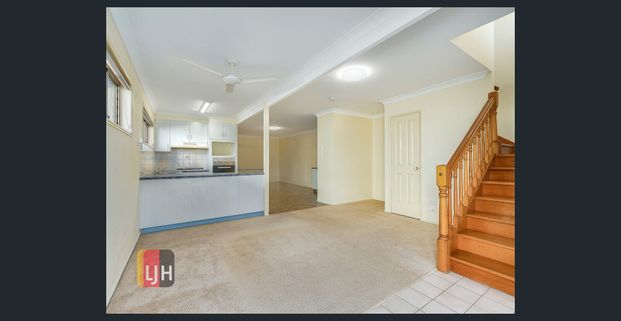 AIR CONDITIONED 2 BEDROOM TOWNHOUSE WITH COURTYARD - Photo 1