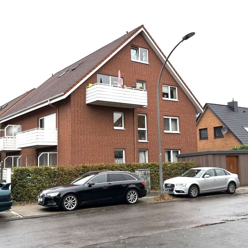 Schöne 3 Zimmer Etagenwohnung mit Balkon und Carportstellplatz! - Foto 1