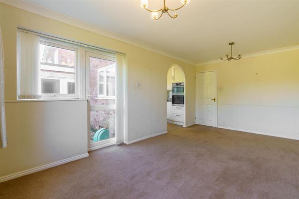 4 bed detached house to rent in Magenta Crescent, Newcastle Upon Tyne, NE5 - Photo 1