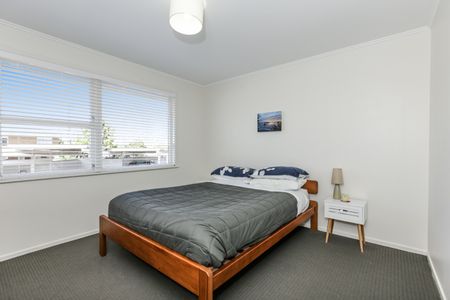 New Lynn 2-bedroom unit - Photo 5