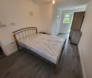 4 bedroom townhouse to rent - Photo 6