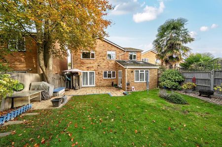 4 bedroom detached house to rent - Photo 2