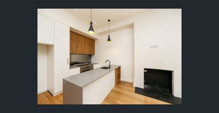 Stylish 2 Bedroom Apartment in Superior Location! - Photo 3