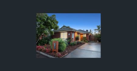 Charming 3-Bedroom Family Home! - Photo 2