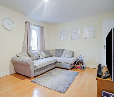 2 bedroom coach house to rent - Photo 2