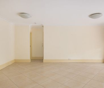 Private garden apartment in resort-style grounds - Photo 2