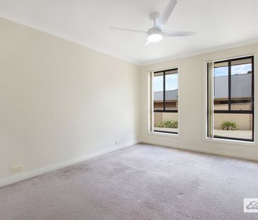 Spacious Townhouse in a Peaceful Cul-de-Sac - Photo 1