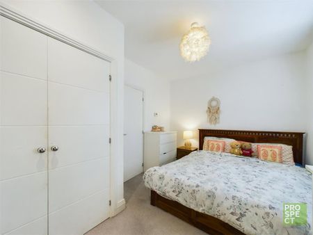 3 bedroom end of terrace house to rent - Photo 4