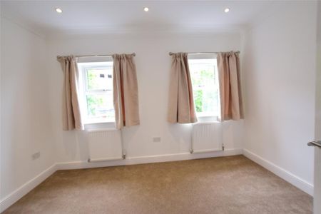 2 bedroom end of terrace house to rent - Photo 3