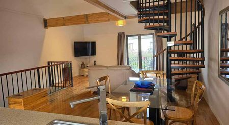 Modern, furnished, CBD T/house - Photo 3