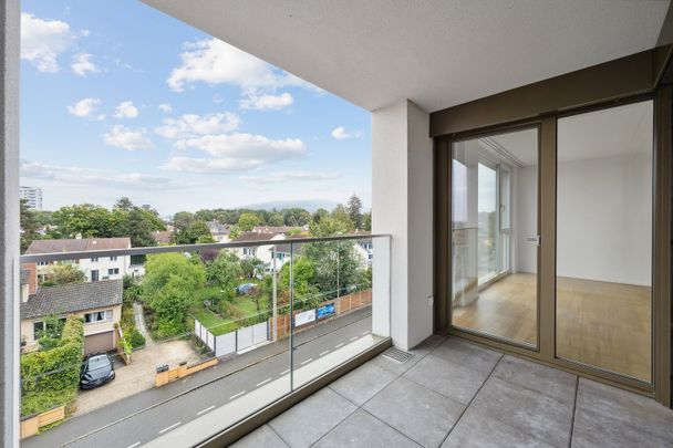 "Modern living with a far-reaching view – 2.5-room apartment in Birsfelden" - Photo 1