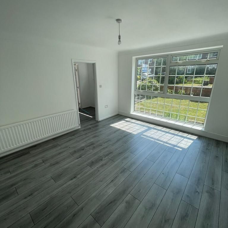 4 bedroom link detached house to rent - Photo 1