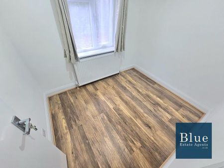 4 bedroom detached house to rent - Photo 4