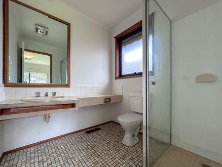 140 Centre Dandenong Road, Dingley Village VIC 3172 - House For Rent | Domain - Photo 3