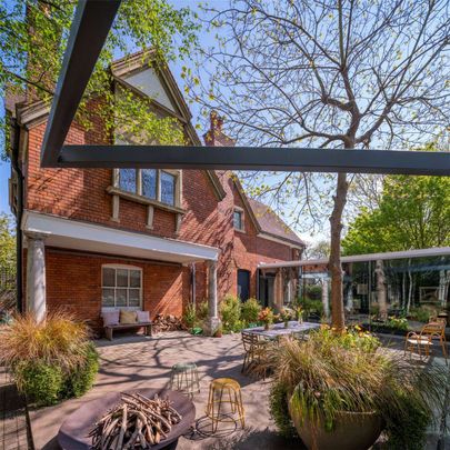 An unique opportunity to live in an architecturally designed house in Belsize Park. - Photo 1