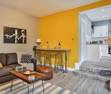 3 bedroom end of terrace house to rent - Photo 1