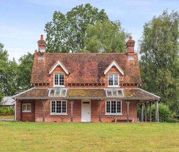 A beautifully refurbished cottage in an idyllic rural location with... - Photo 3