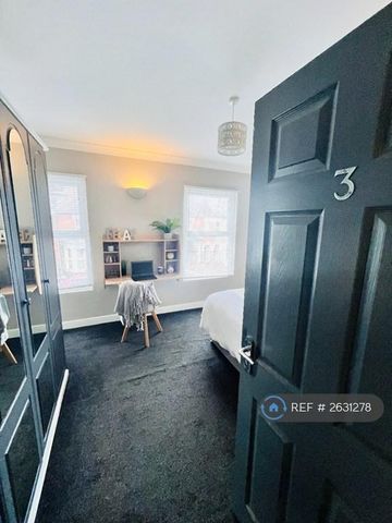 1 bedroom in a house share to rent - Photo 3