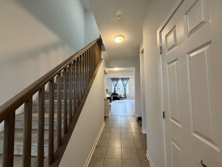 For Lease - 216 Billrian Cres Crescent, Stittsville - Munster - Richmond, Ontario - Photo 3
