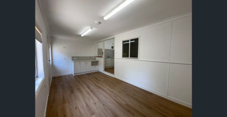 Beautifully 2-Bedroom Home - Short Walk to Terrigal Beach! - Photo 2