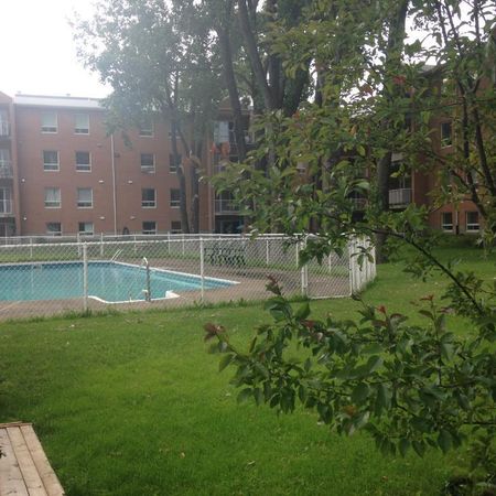 4 1/2 1er décembre, 3e étage, ascenseur piscine quiétude - Photo 3