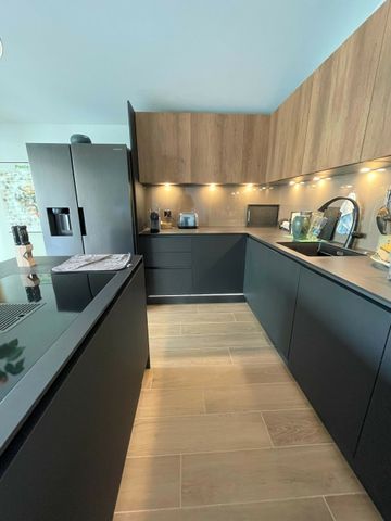 In Montreux, beautiful furnished room with private shower room - Photo 5