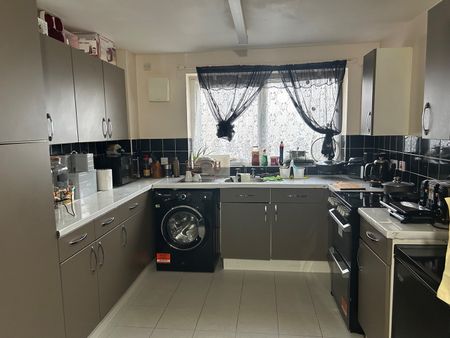 Room in a Shared House, Carlton Grove, LS7 - Photo 3