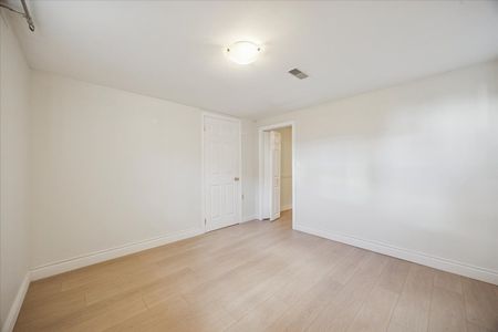 For Lease - 437 Brentwood Avenue Unit# Lower, Oshawa, Ontario - Photo 5
