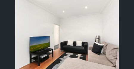 Spacious Two-Bedroom Apartment in the Heart of Monterey - Photo 3