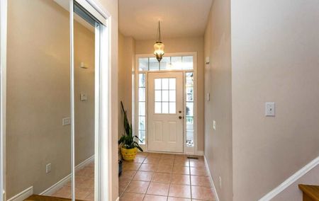 For Lease - 799 Khan Crescent Unit# UPPER, Mississauga, Ontario - Photo 4