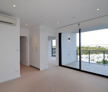 2-bedroom, 2-bathroom apartment with views of the Gateway Bridge! - Photo 5