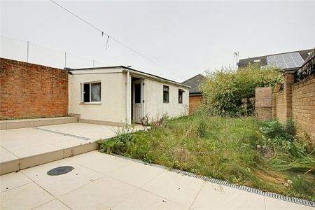 3 bedroom detached house to rent - Photo 3