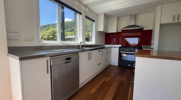 Three Bedrooms, Waikanae - Photo 1