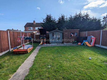 3 bedroom terraced house to rent - Photo 2