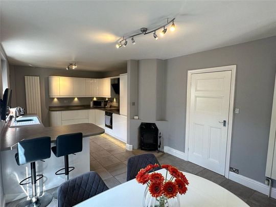 3 bedroom semi-detached house to rent - Photo 1