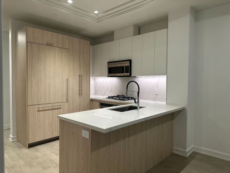 For Lease - 123 Maurice Drive Unit# 207, Oakville, Ontario - Photo 2