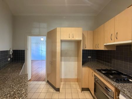 Charming Ground-Floor Apartment in the Heart of the Eastern Suburbs! - Photo 4