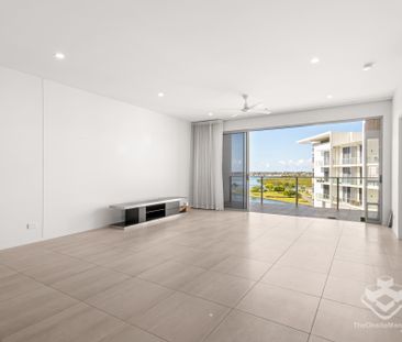 Top-Floor Waterfront Apartment with Coomera River & Broadwater View... - Photo 3