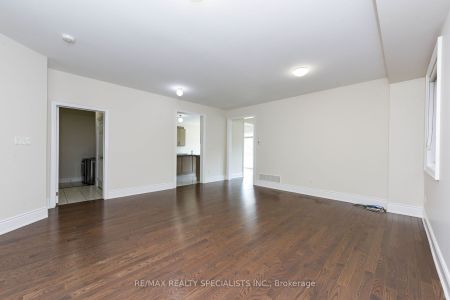 For Lease - 7 Buttonwood Road, Brampton, Ontario - Photo 3
