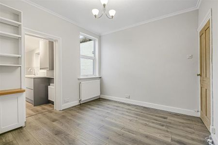 2 bedroom semi-detached house to rent - Photo 2