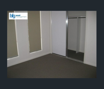 Modern & Low-Maintenance 2-Bedroom Townhouse in Prime Location - Photo 2